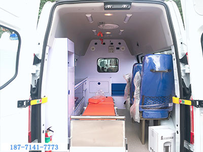 福特V362中軸中頂傷殘運(yùn)輸車圖3